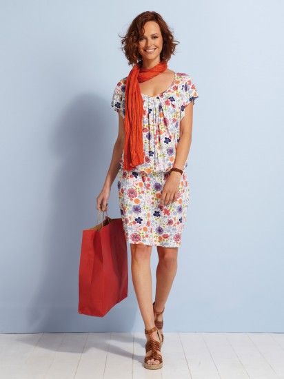 La collection Colline de vertbaudet pour les futures/jeunes mamans 5948 robe evolutive smockee grossesse et allaitement La collection Colline de vertbaudet pour les futures/jeunes mamans